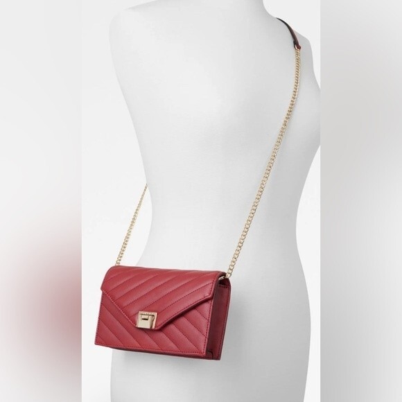 Aldo Mandalit Red Crossbody Bag with Gold Chain Strap - Picture 2 of 13